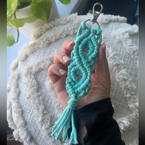 🎄PERFECT STOCKING SUFFER!🎄Macrame Keychain - Picture 5 of 6